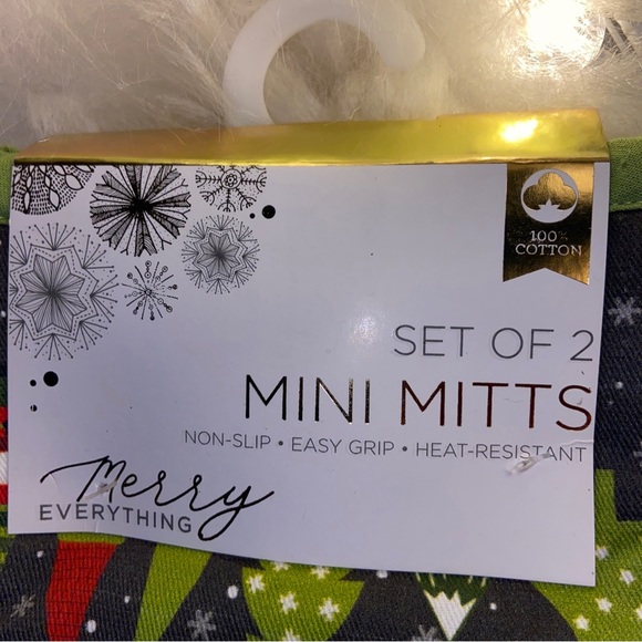 NEW Merry Every Thing CHRISTMAS HOLIDAY Set Of 2 Mini MITTS Non-slip easy Grip - Picture 2 of 6